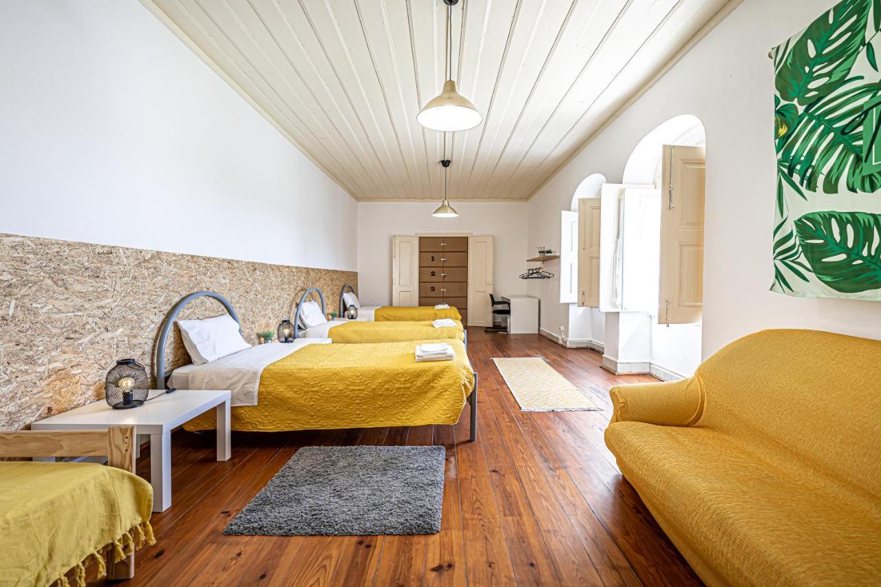 Dona Amelia Hostel Abrantes Exterior photo